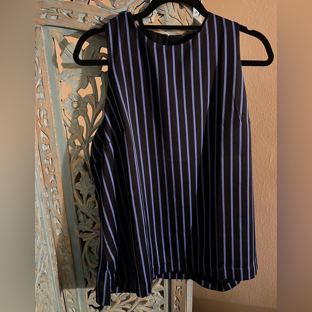 Banana republic sleeveless top